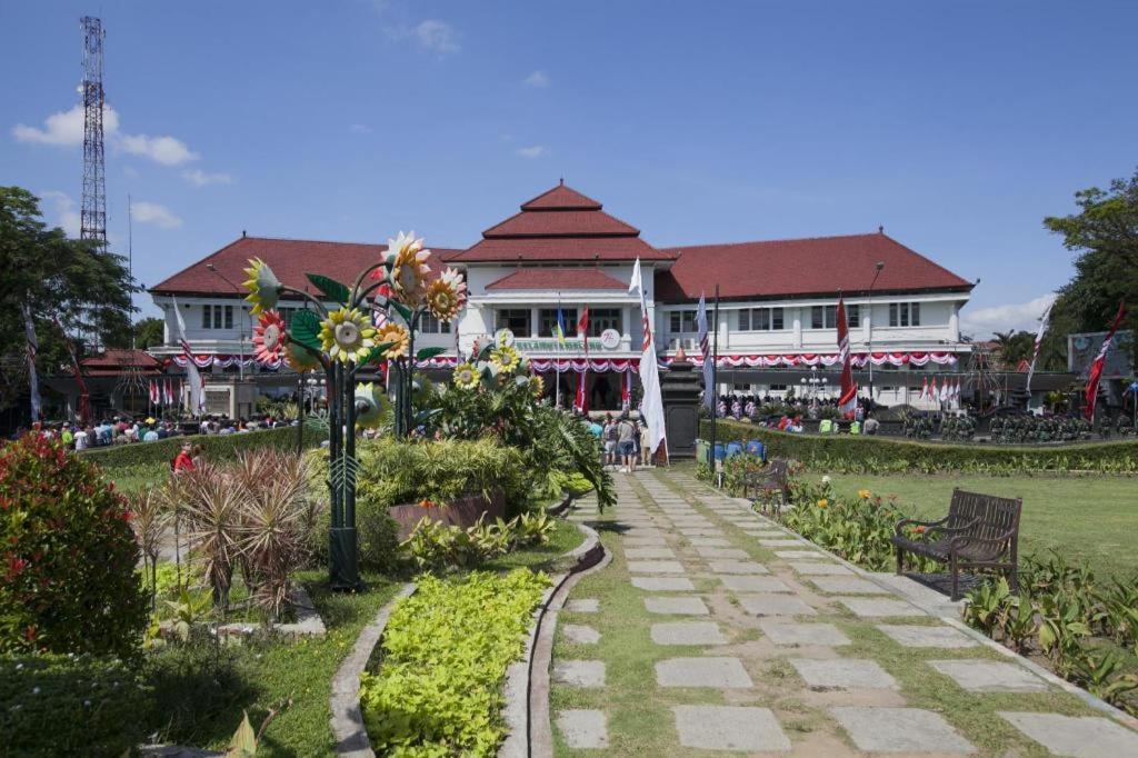 Gets Hotel Malang Exterior photo