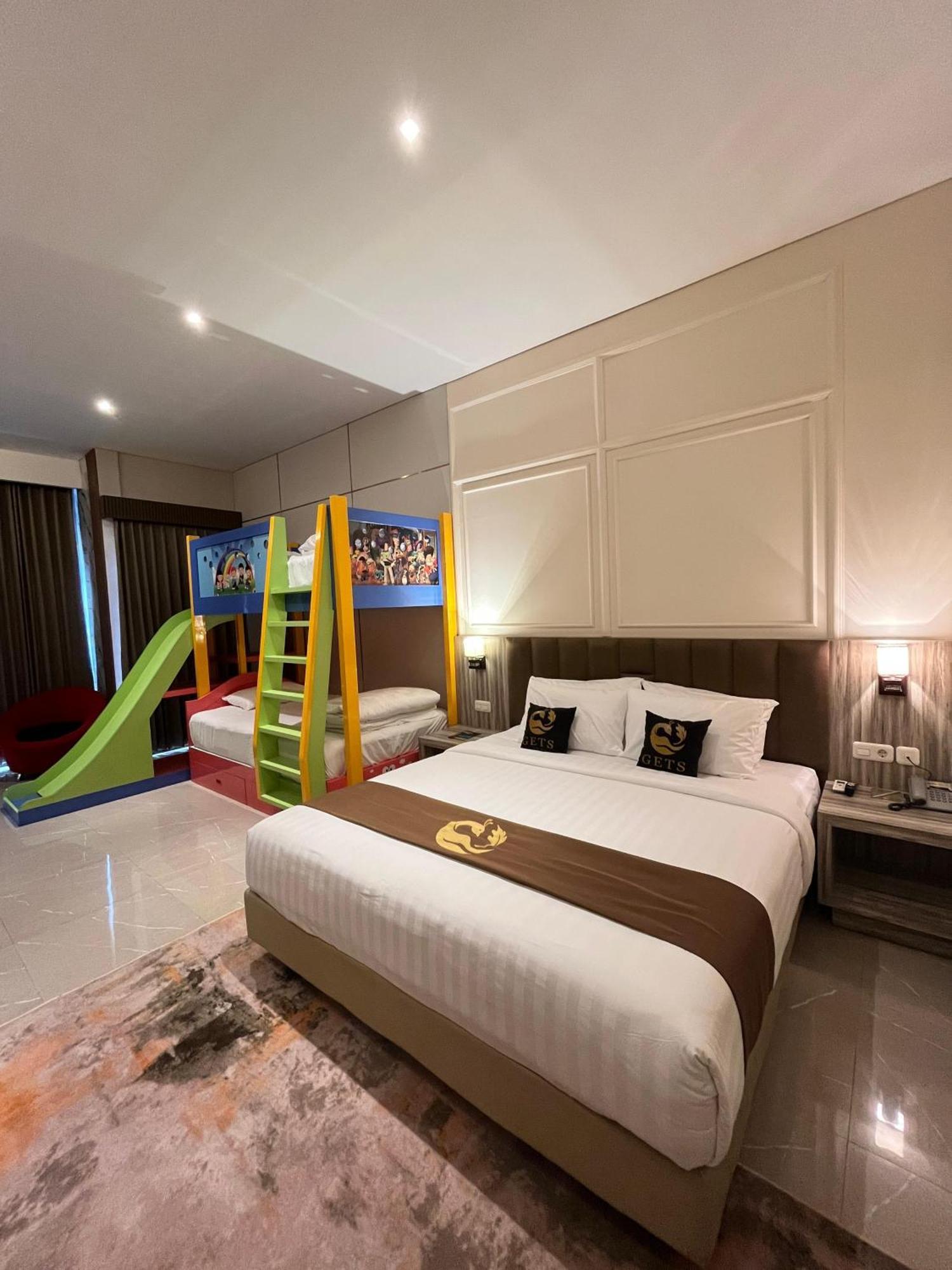 Gets Hotel Malang Exterior photo